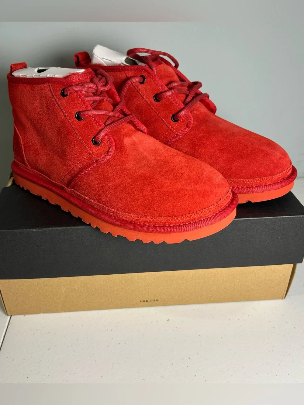 UGG Men’s Neumel Chukka Lace Up Ankle Boots Samba Red NEW Size 9